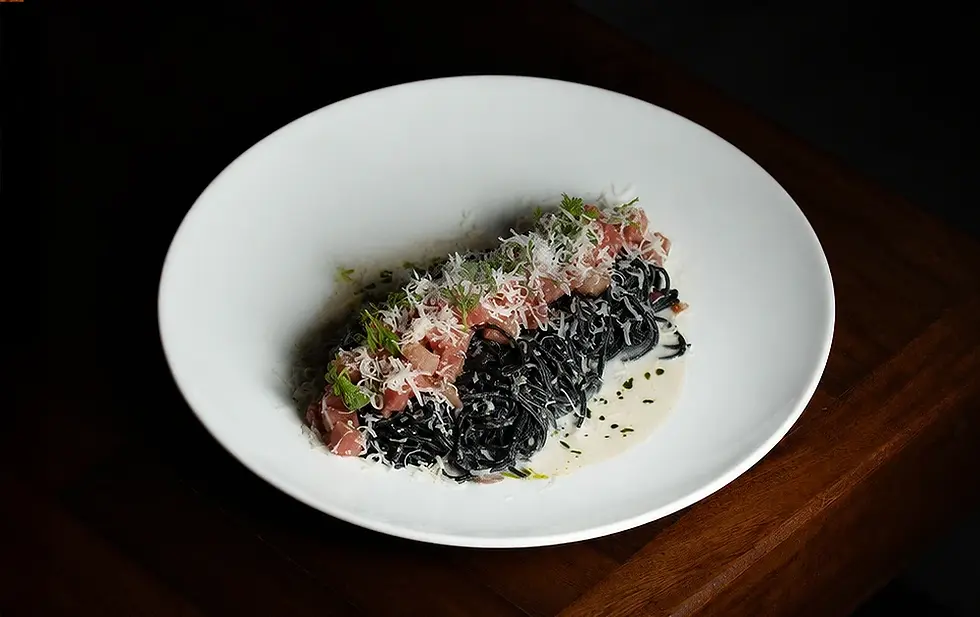 Caccio e Pepe de pasta negra en Taboo Restaurant